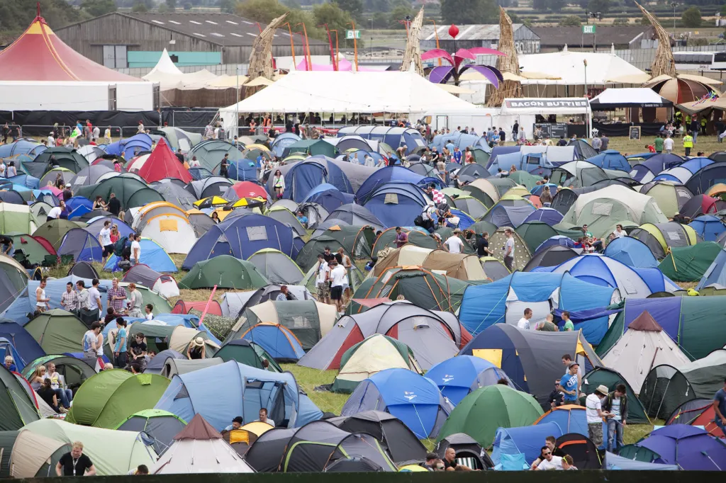 Festivalgoers and atmosphere at Global Gathering 2010